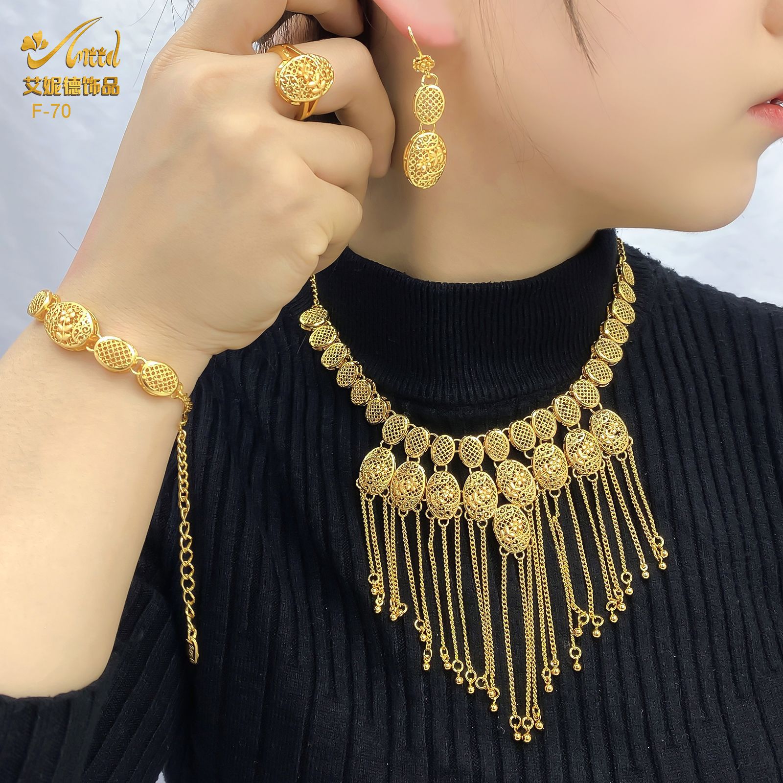 Wedding Women Heart Tassel 4-P - огляд і ціна Coordinates Bracelet